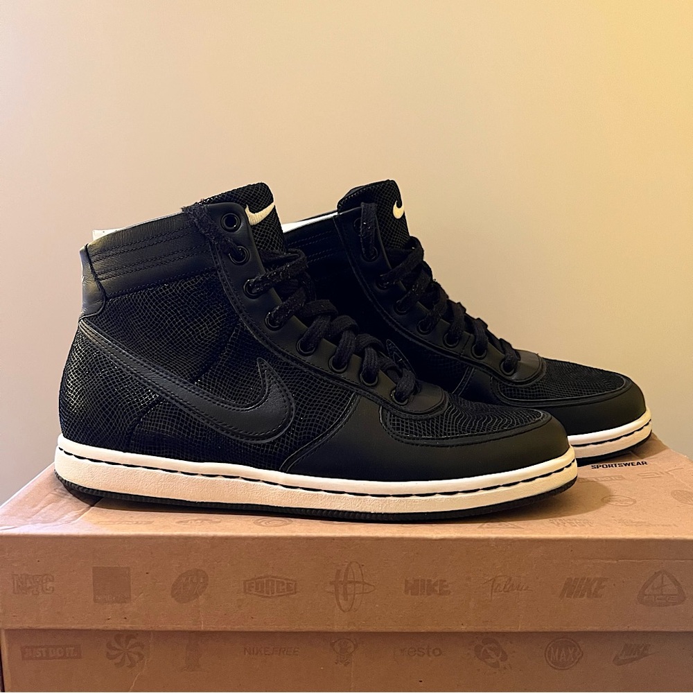 Nike Women’s Air Scandal Mid Sneaker Size 7.5